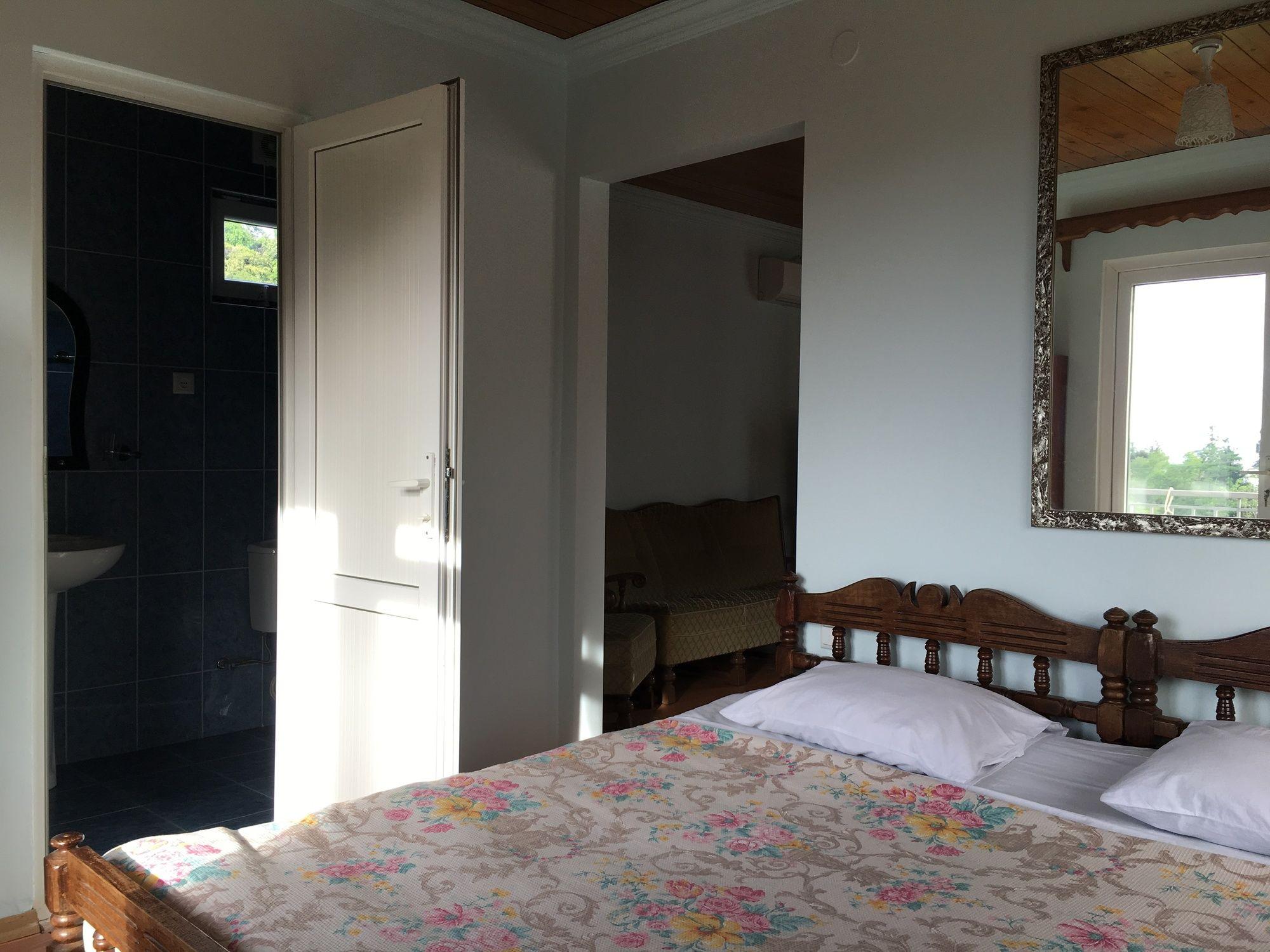 White Guest House باتومي المظهر الخارجي الصورة