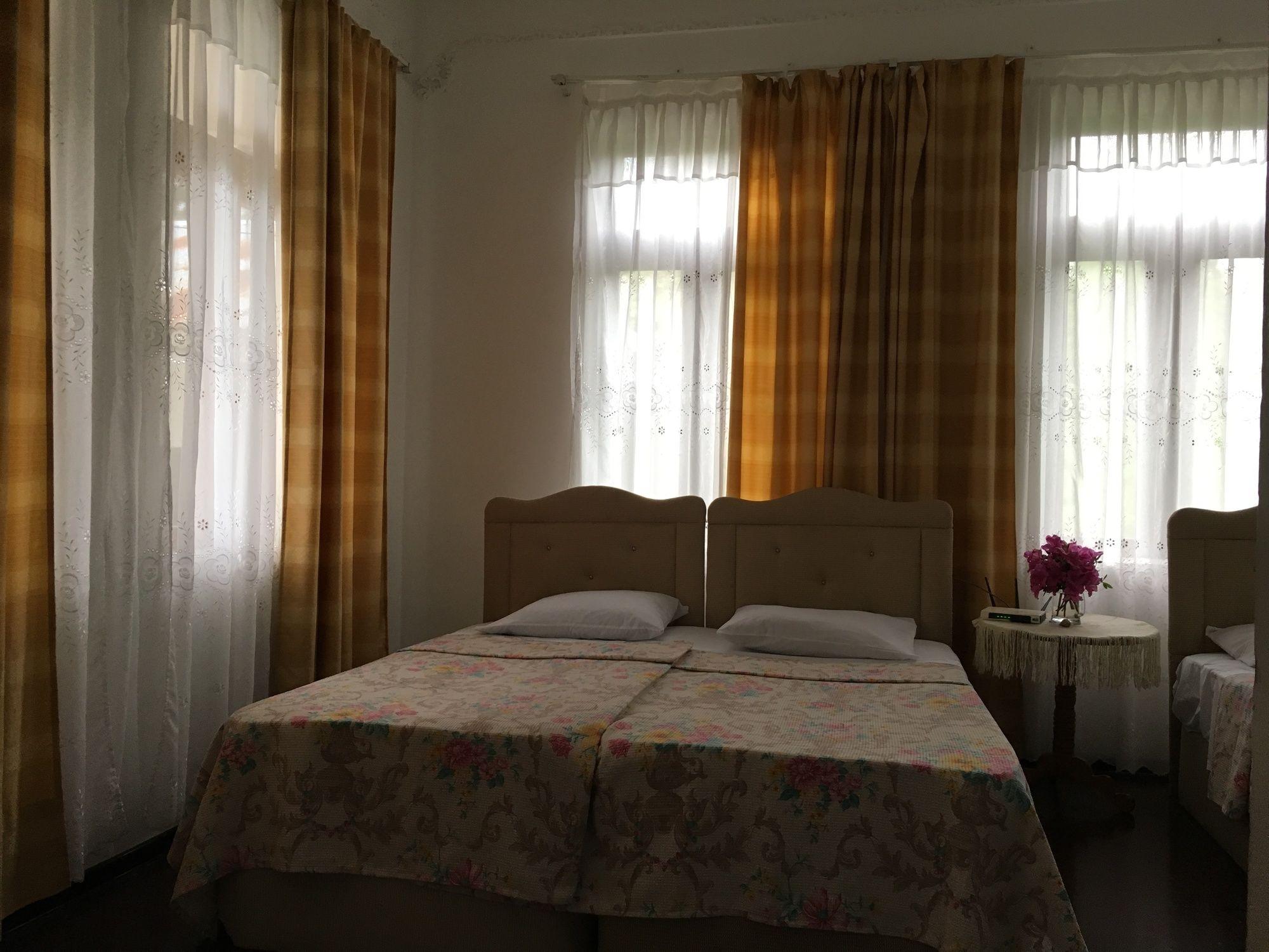 White Guest House باتومي المظهر الخارجي الصورة