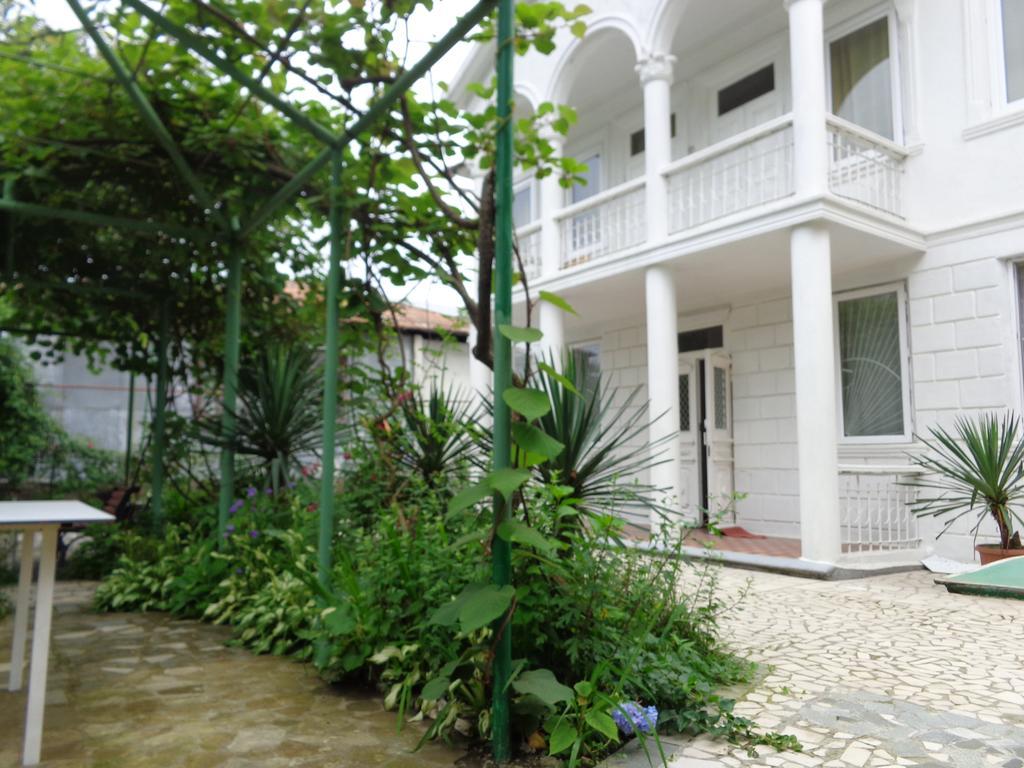 White Guest House باتومي الغرفة الصورة