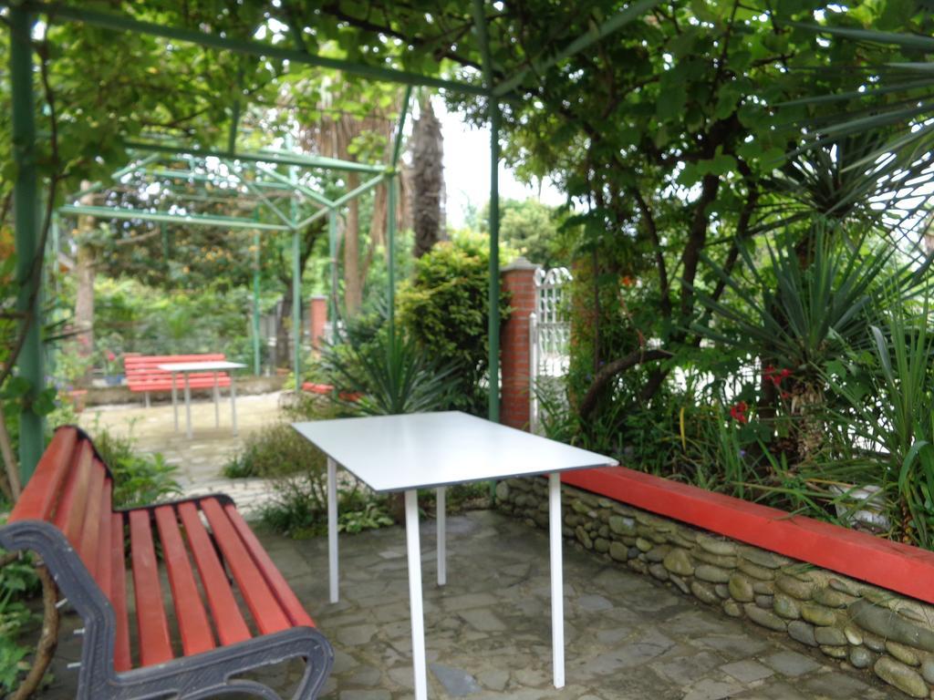 White Guest House باتومي الغرفة الصورة