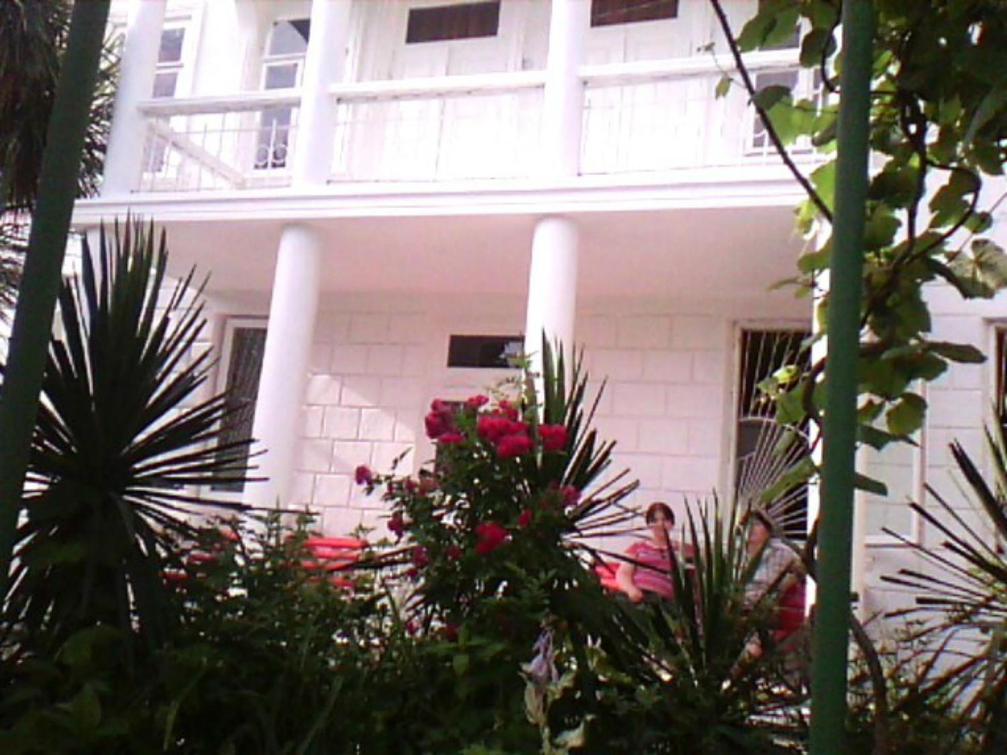White Guest House باتومي المظهر الخارجي الصورة