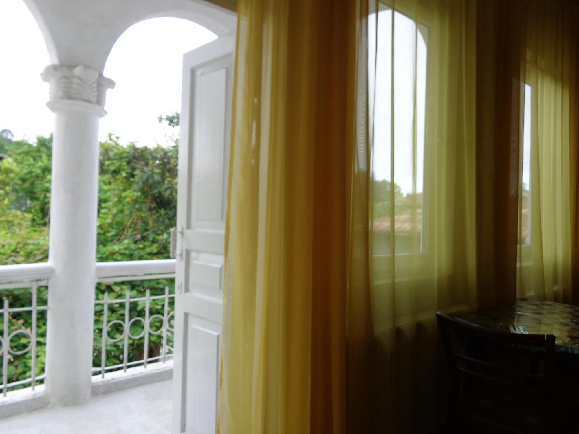 White Guest House باتومي الغرفة الصورة