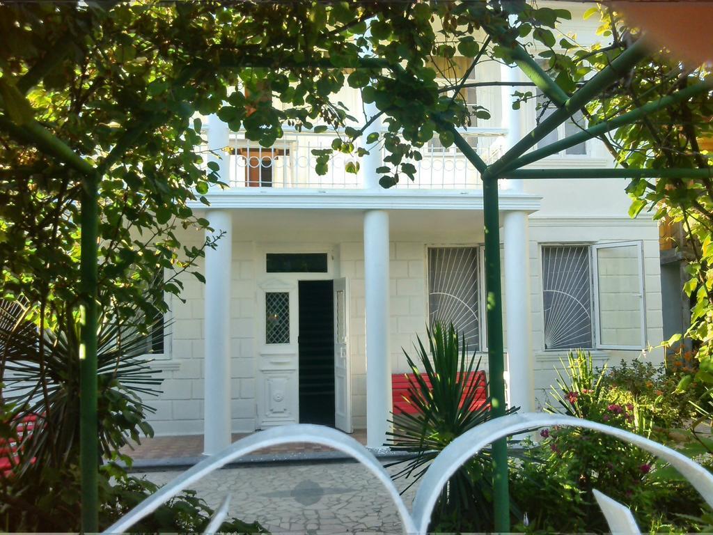White Guest House باتومي المظهر الخارجي الصورة