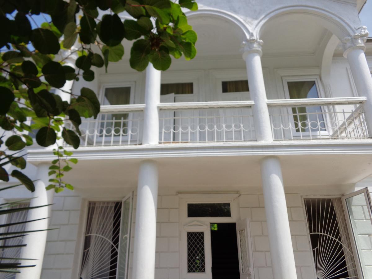 White Guest House باتومي المظهر الخارجي الصورة