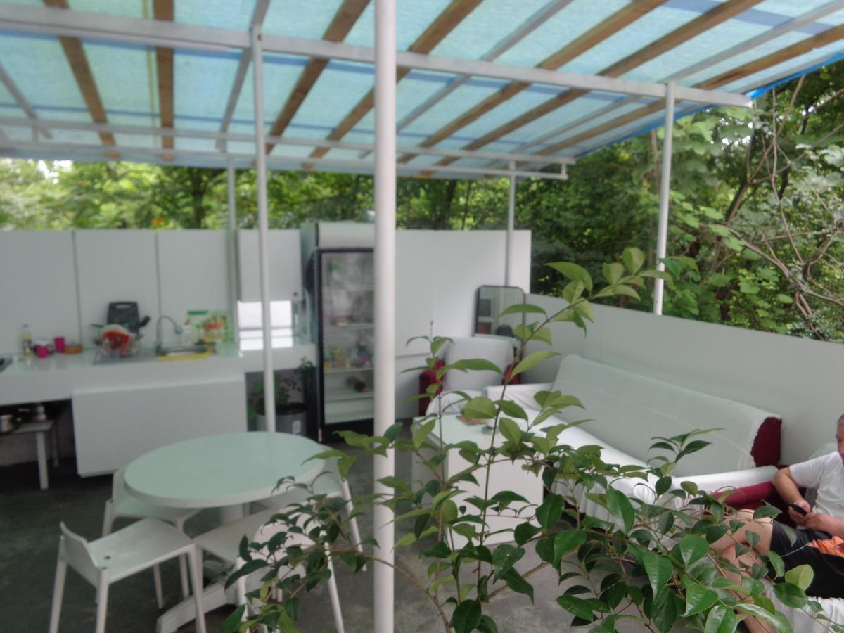 White Guest House باتومي المظهر الخارجي الصورة